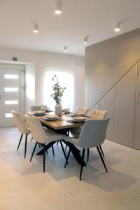 a dining room with a table and chairs at Casa Rinata in Novigrad Istria