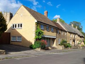 a row of old brick houses on a street at Greenham Rise in Chiselborough