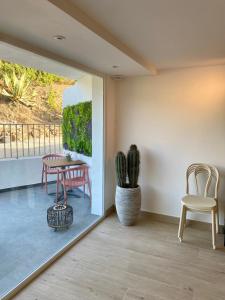 En terrasse eller udendørsområde på Sobremesa Boutique