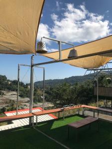 En generel udsigt til bjerge eller udsigt til bjerge taget fra resortet