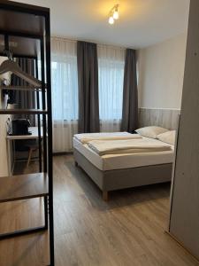 En eller flere senge i et værelse på SkyLine Hotel Hannover
