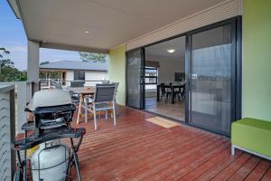 En balkon eller terrasse på Long Island Retreat - Pelican