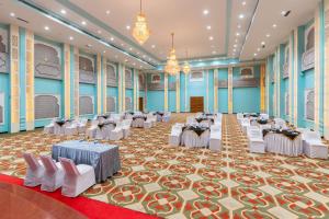 Møde- og/eller konferencelokalet på The Everest Hill Resort & Spa-Kumbhalgarh + 106 billeder