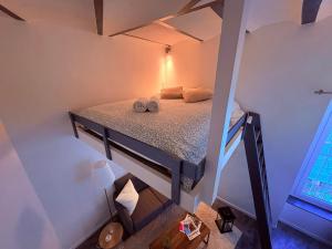 an overhead view of a bed in a small room at Studio, terrasse & cathédrale in Valence