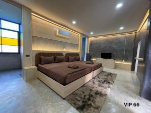a bedroom with a large bed and a tv at Maderlar Farm Restaurant & Resort in Ban Kao Lieo