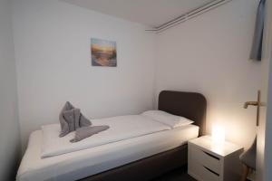 Giường trong phòng chung tại Haus Sonnenwinkel Bungalow 4