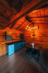 a large room with a table and a kitchen at Sapanca Ruby Bungalow in Sapanca