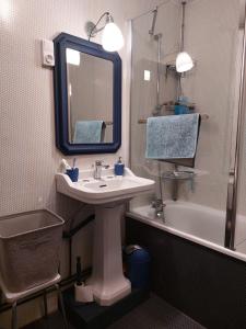 Et badeværelse på La maison Zola + 19 billeder