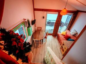 an overhead view of a living room with a couch and a table at Le Cozy in Aragnouet