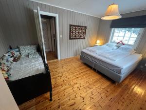a bedroom with a bed and a chair in it at Bestemorhuset in Øye