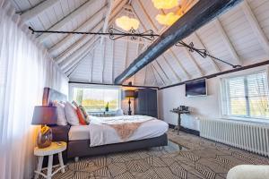 a bedroom with a large bed in a room at B&B Kasteel Maurick in Vught