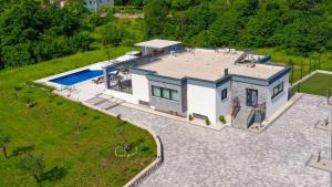 Swimmingpoolen hos eller tæt på Villa Paradise Grubine - Makarska by Villas Guide