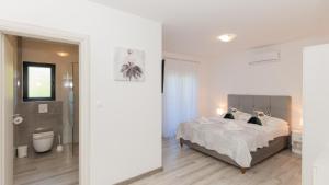 En eller flere senge i et værelse på Villa Paradise Grubine - Makarska by Villas Guide + 43 billeder