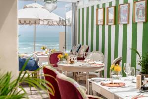 Una vista general del mar o el mar tomado desde el hotel 42 fotos más