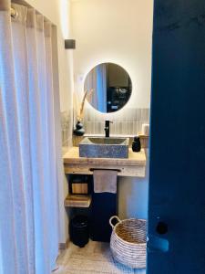 a bathroom with a sink and a mirror at Het Roerhofje in Herkenbosch