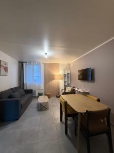 Et tv og/eller underholdning på Studio B1 - Centre-Ville Meaux - Proche Disneyland