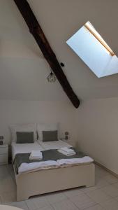 a bedroom with a bed and a skylight at Ascona, Casa Collegio - im Zentrum, am See Lago Maggiore in Ascona