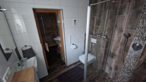 a small bathroom with a toilet and a shower at Wohnen2a in Harsewinkel