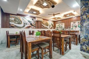 Ruang duduk di Hotel The Grand Olive Aero Suites Near Delhi Airport