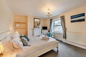 a bedroom with a bed and a window at 2 Bed in Appledore oc-s29561 in Appledore