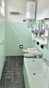 Et badeværelse på Villa Due Cieli 1