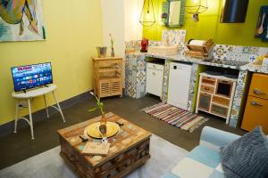 a living room with a table and a kitchen at Dimora Daliah&Oana in Matera