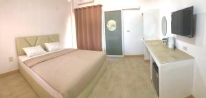 a small bedroom with a bed and a television at ก่อนเกาะโฮเทล แหลมงอบ Konkoh Laemngob in Laem Ngop +6 photos