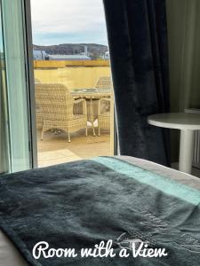 En balkon eller terrasse på Tara Hotel + 9 billeder