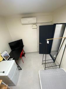 an empty room with a room with a door at 더스테이365 디럭스 in Seoul