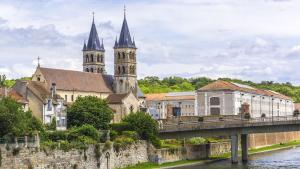 a bridge over a river with a building and two towers at Central, spacieux et calme votre cocon à Melun in Melun