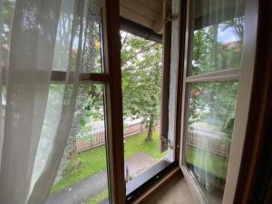a window with a view of a yard at Hotel zur Ulme in Anzing