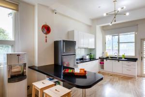 a kitchen with a black counter top in a room at 旅居Villa in Dongshan