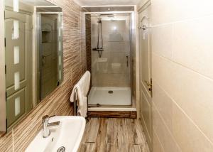 a bathroom with a sink and a shower and a tub at Wheatsheaf Inn, Bar Hill in Onneley