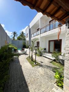 an external view of a house with a courtyard at Toca do Lobo in Pipa