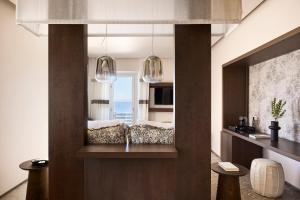 Køkken eller tekøkken på Amazon Mykonos Suites & Spa