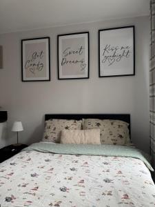 En eller flere senge i et værelse på Brigstock 6