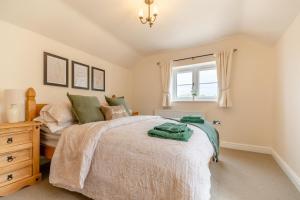 a bedroom with a large bed and a window at 2 Bed in Bewdley oc-n31968 in Bewdley