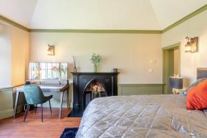 a bedroom with a bed and a desk and a fireplace at 1 Bed in Linton oc-s31746 in Linton