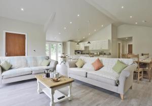 a living room with two couches and a table at 7 Bed in Barsham oc-then in Beccles