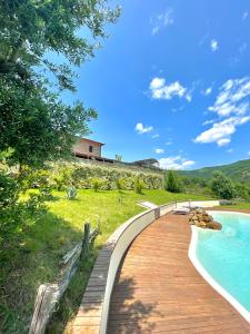 Swimmingpoolen hos eller tæt på Agriturismo Piano di Andrea