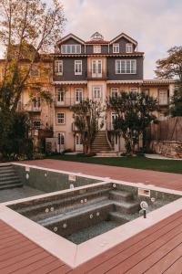 a house with a fountain in front of a building at Torel Lenscape in Porto