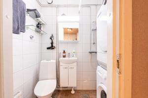 Et badeværelse på Lappland Kemiapartments CITY IV, near snowcastle, premium studio, FREE private parking + 55 billeder