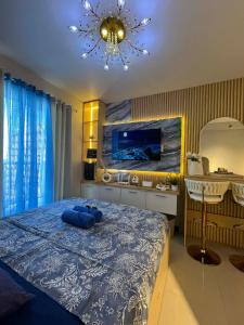 a bedroom with a blue bed and a chandelier at seakyung village in Suba