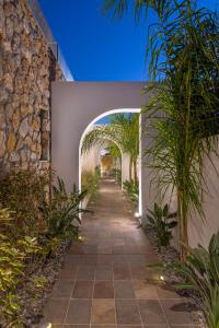 an alleyway with palm trees and a building at Avaton Boutique Suites in Vrachonisída touArchangélou