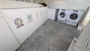 a laundry room with a washer and a washing machine at Casa vacanze Lu Salentu in Torre Lapillo
