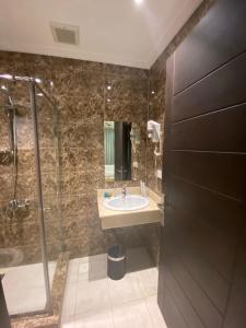 a bathroom with a sink and a shower at Gardenia Park Quraish hotelفندق جاردينا بارك قريش in Jeddah +38 photos