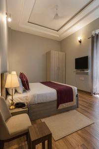 TV/trung tâm giải trí tại Hotel Citrine, Vrindavan-A Four Star Luxury Retreat # By Nandan Group #