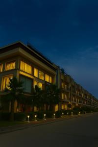 Tòa nhà nơi khách sạn tọa lạc