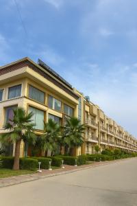 Tòa nhà nơi khách sạn tọa lạc +50 ảnh