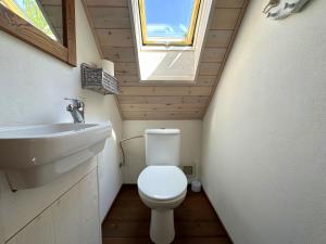 a bathroom with a toilet and a sink and a window at Chalupa Za Vraty Jevišovice in Jevišovice